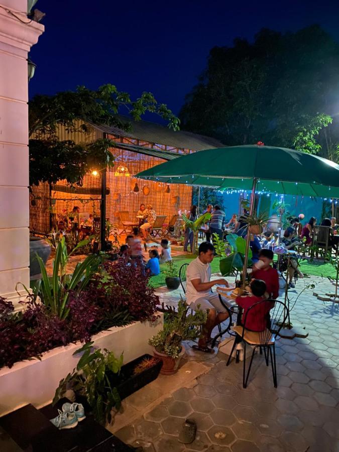 Bloom Garden Bed & Breakfast 시엠리아프 외부 사진