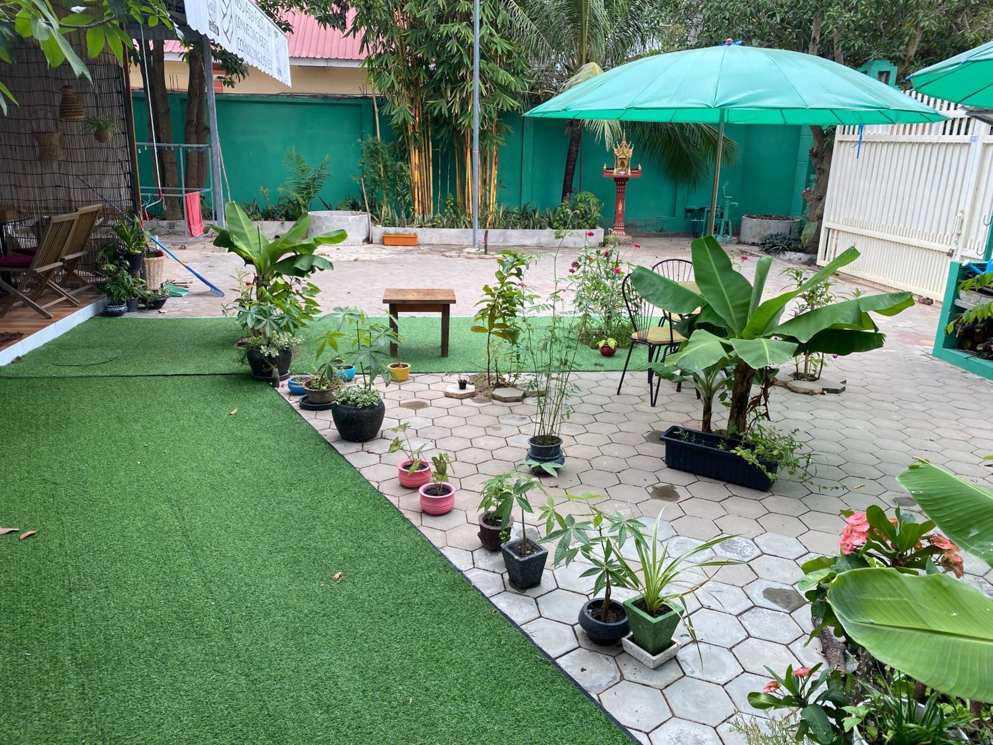 Bloom Garden Bed & Breakfast 시엠리아프 외부 사진
