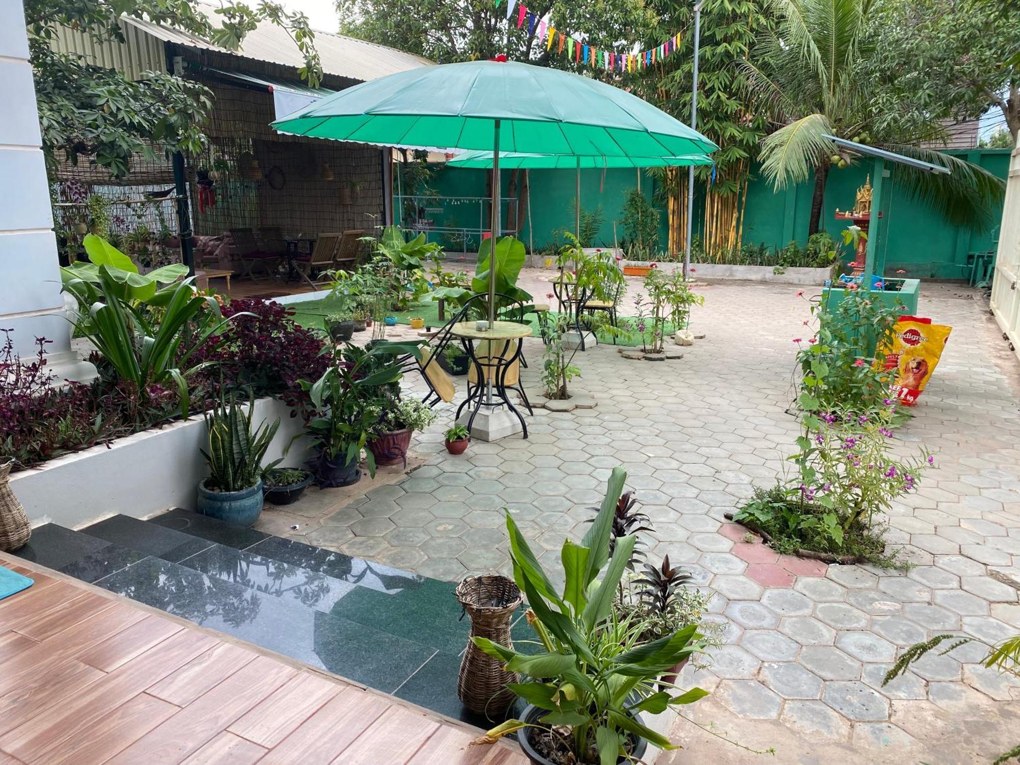 Bloom Garden Bed & Breakfast 시엠리아프 외부 사진